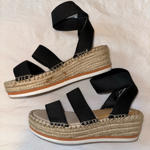 Dolce Vita Platform Sandals - Picture 2 of 4